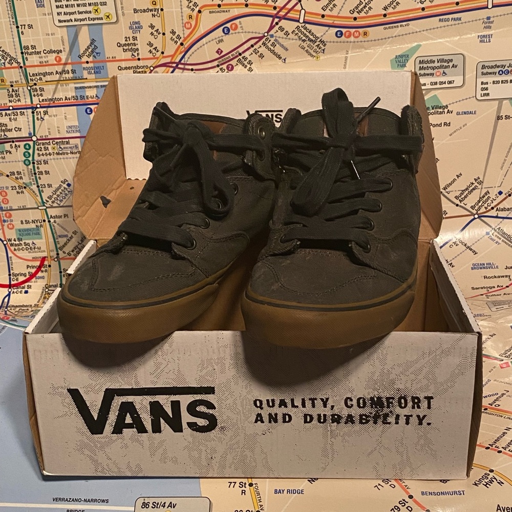 Vans Men's US Size 9.5, Women's
10.5 Solid Skate Shoes